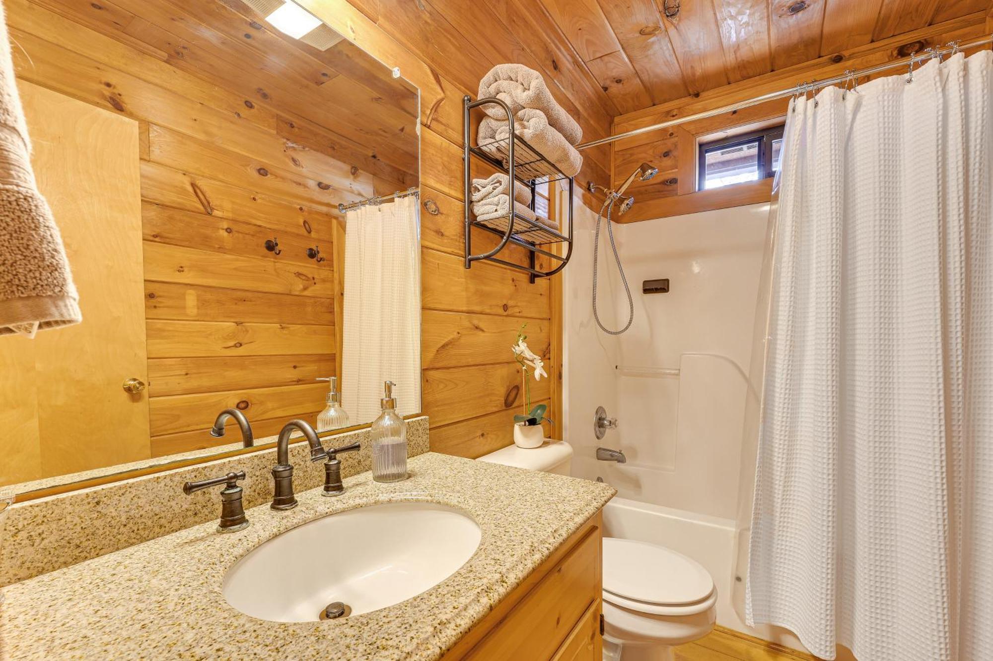 Cozy Cabin In Private Location With Hot Tub And Grill! 블루리지 외부 사진