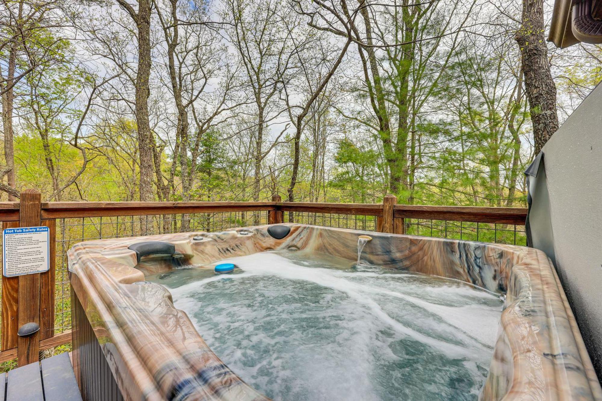 Cozy Cabin In Private Location With Hot Tub And Grill! 블루리지 외부 사진