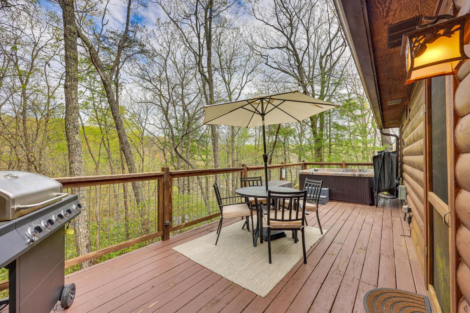 Cozy Cabin In Private Location With Hot Tub And Grill! 블루리지 외부 사진